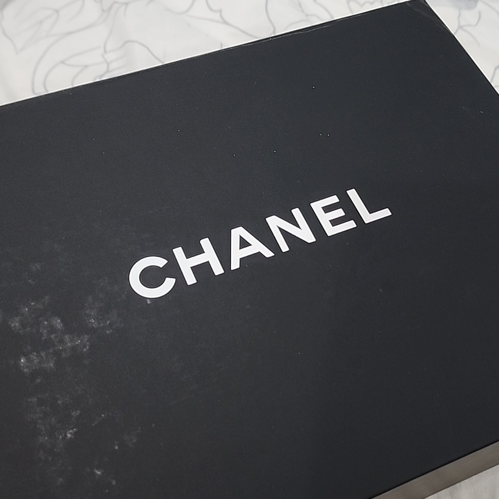 Chanel Flap Bag Gold M.